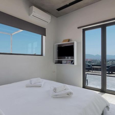 Apartment With Terrace In Pireus Exteriör bild